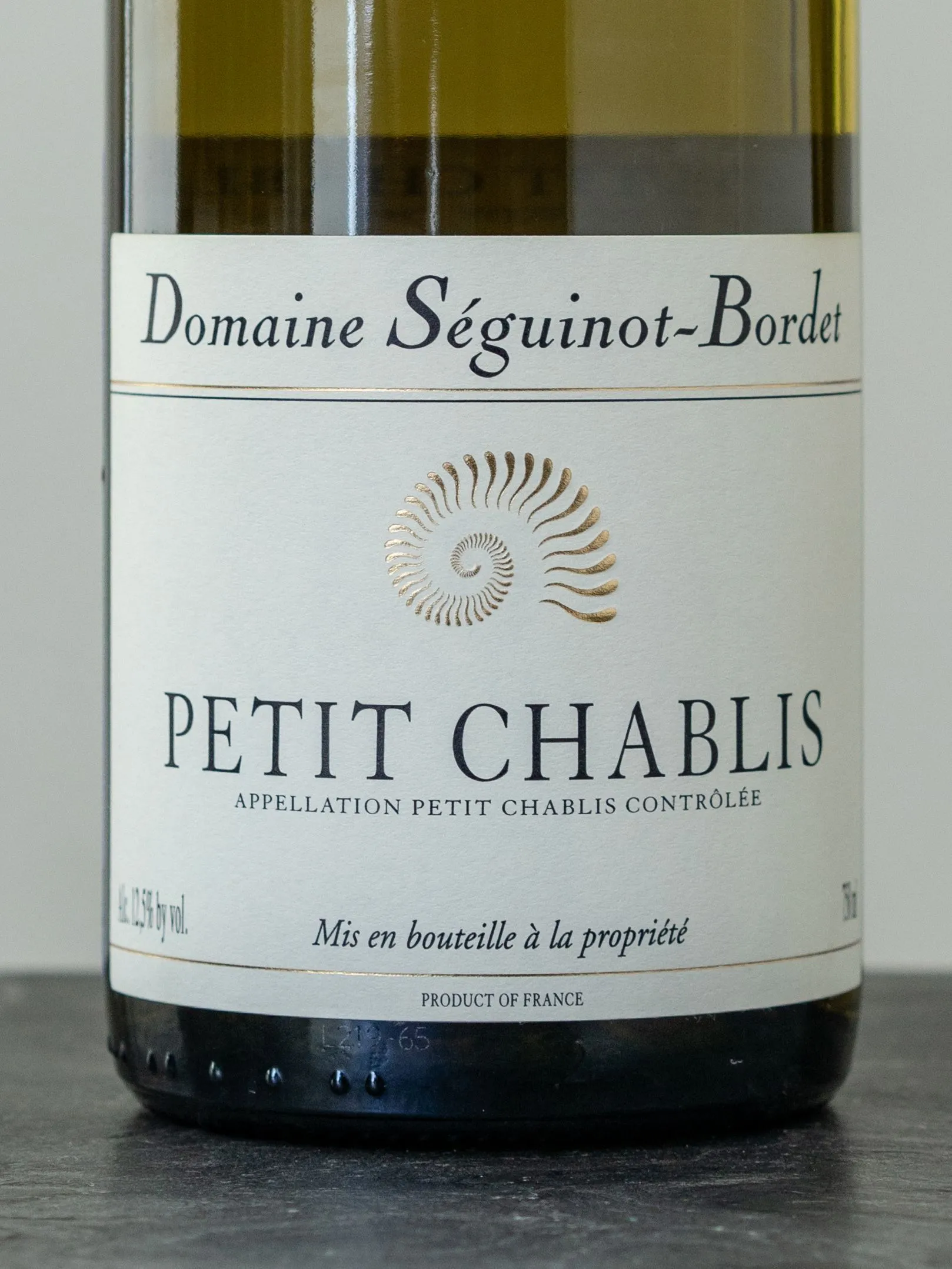 Купить вино Domaine Seguinot-Bordet Petit Chablis в винном ресторане Остерия цена Вино Domaine Seguinot-Bordet Petit Chablis / Домен Сегино-Борде Пти Шабли